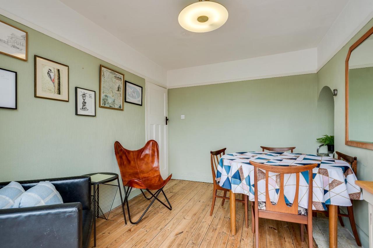 Ferienhaus Cheerfull 3-bedroom With Parking & Garden Oxford