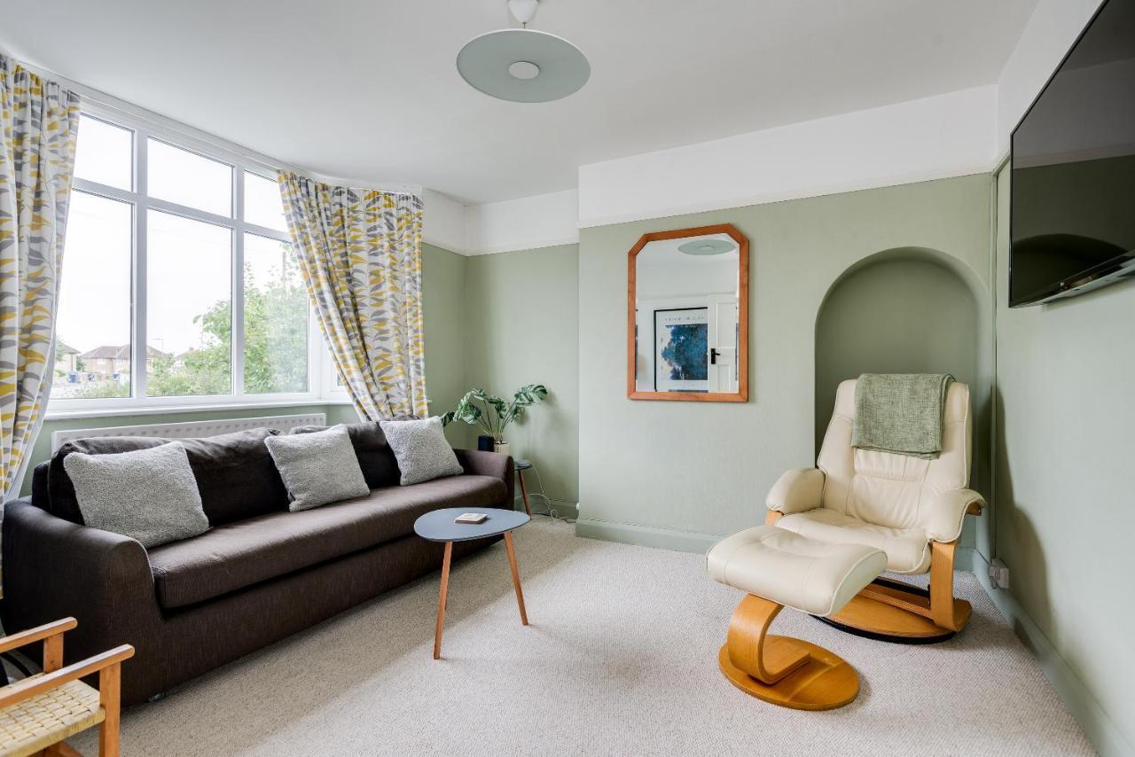 Cheerfull 3-bedroom With Parking & Garden *