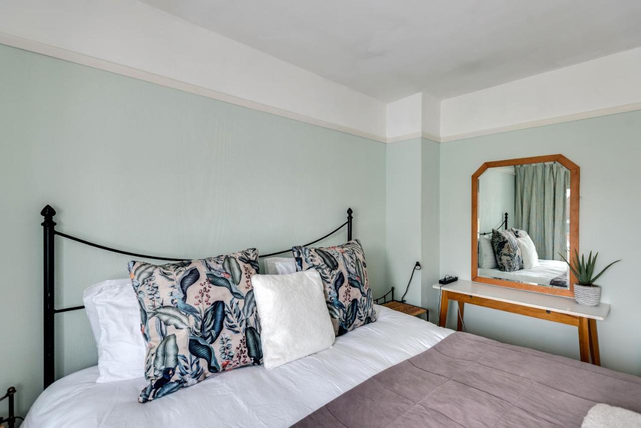 Cheerfull 3-bedroom With Parking & Garden