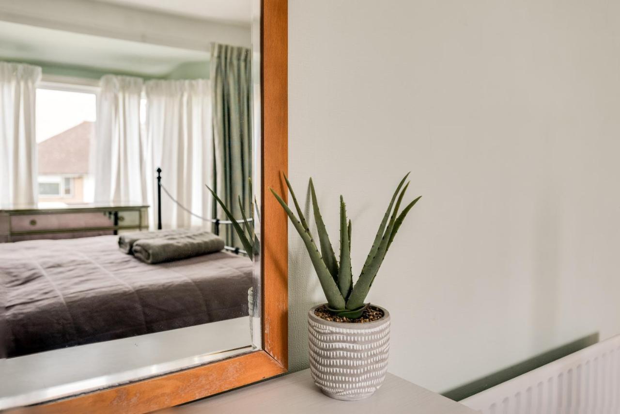 Ferienhaus Cheerfull 3-bedroom With Parking & Garden Oxford